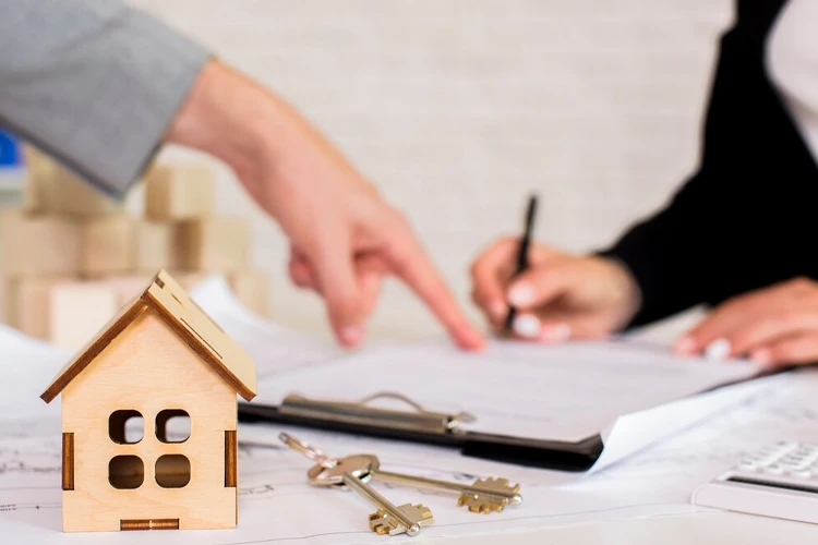 aspectos-legales-a-considerar-antes-de-construir-una-casa-prefabricada